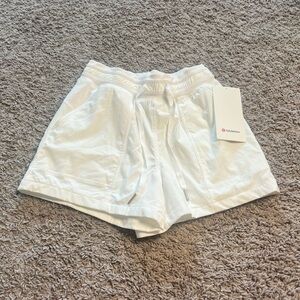 Lululemon white dance studio high rise shorts size 2 3.5” NWT